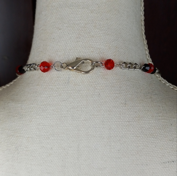 Red & black goth fairycore style beaded necklace - Picture 5 of 5